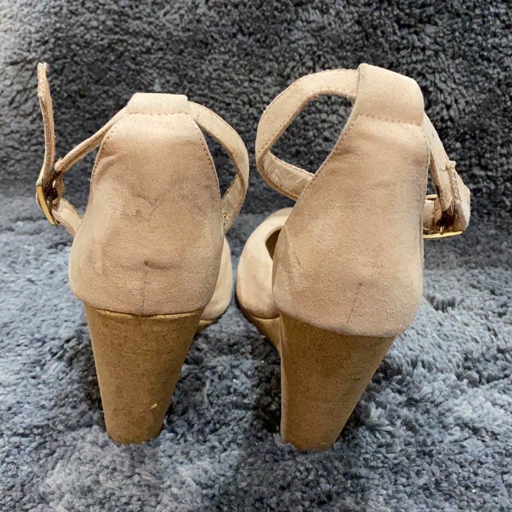 Pointed Toe Wedges - Picture 4 of 9